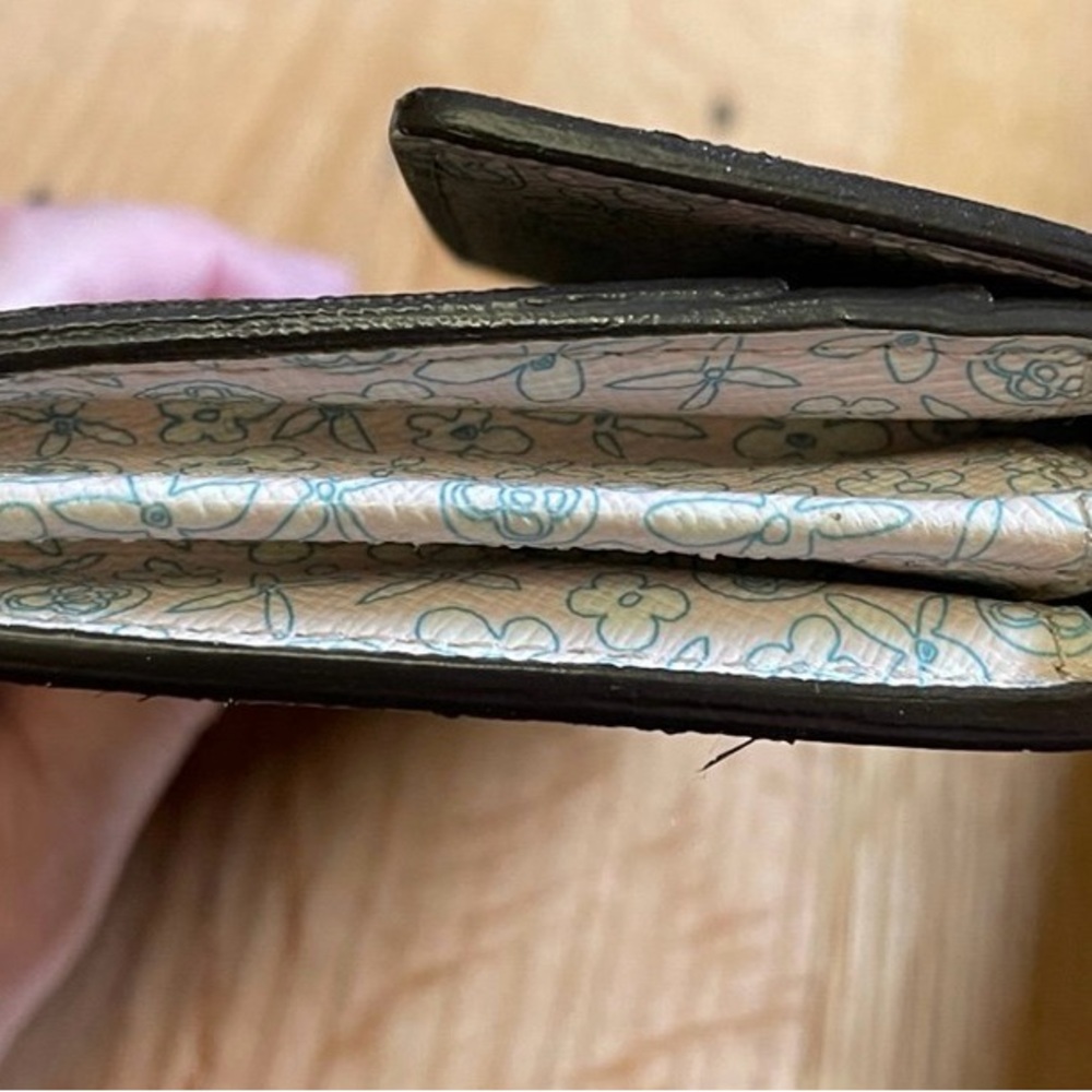 Louis Vuitton Wallet - Picture 3 of 6